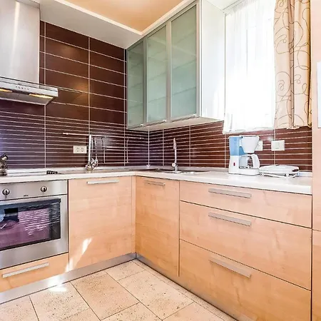 Stunning In With Outdoor Swimming Pool, Sauna And 2 Bedrooms * Novi Vinodolski