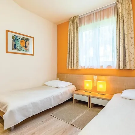 Apartment Stunning In With Outdoor Swimming Pool, Sauna And 2 Bedrooms Novi Vinodolski