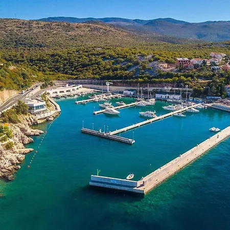 Stunning In With Outdoor Swimming Pool, Sauna And 2 Bedrooms Apartment Novi Vinodolski