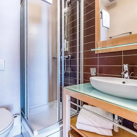 Stunning In With Outdoor Swimming Pool, Sauna And 2 Bedrooms Novi Vinodolski
