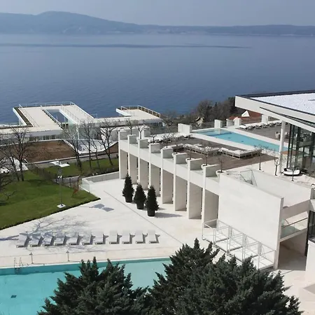 Stunning In With Outdoor Swimming Pool, Sauna And 2 Bedrooms * Novi Vinodolski