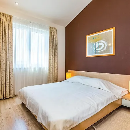 Stunning In With Outdoor Swimming Pool, Sauna And 2 Bedrooms * Novi Vinodolski