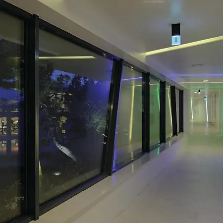 Stunning In With Outdoor Swimming Pool, Sauna And 2 Bedrooms Apartment *
